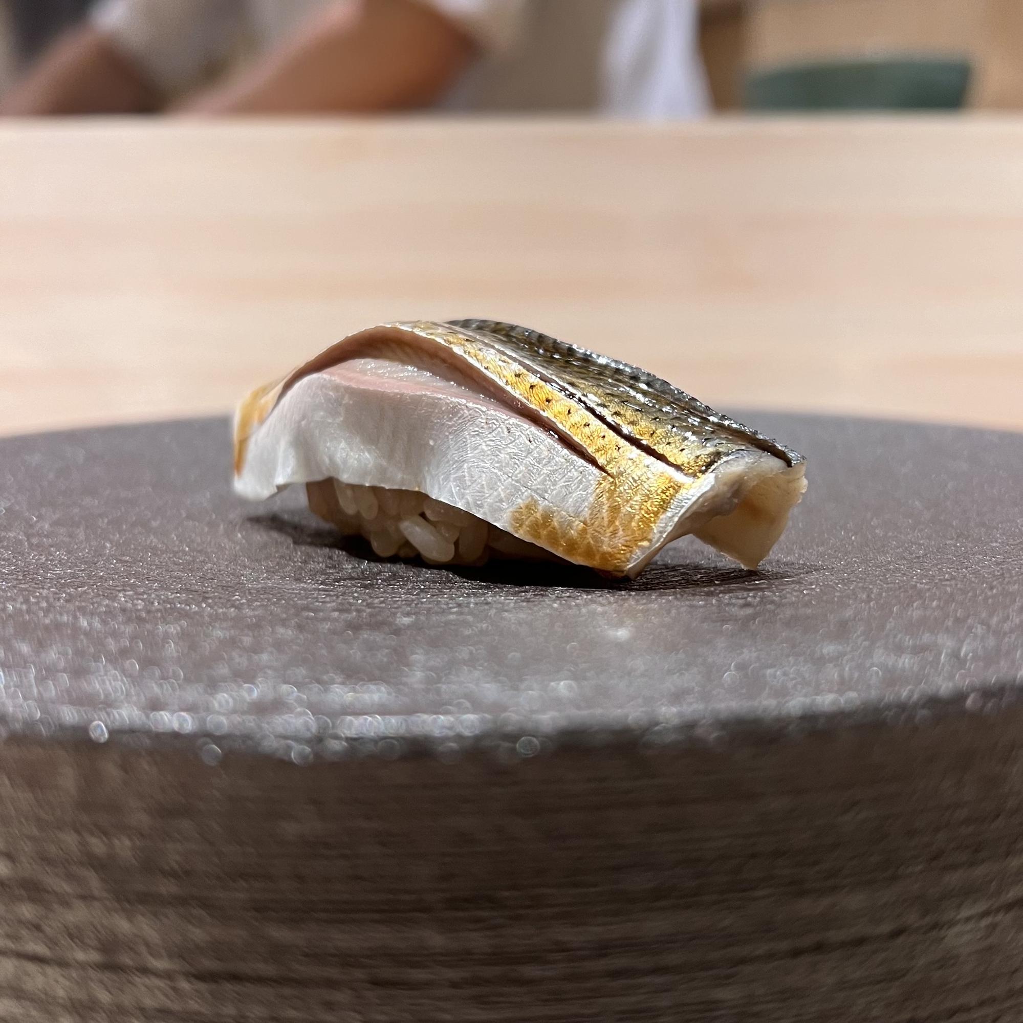 Le nigiri — Alose tachetée (jeune)
